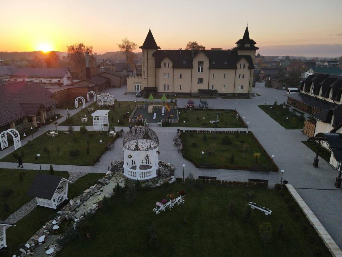 Готельно-Ресторанний Комплекс Прованс Парк Počaïv Esterno foto